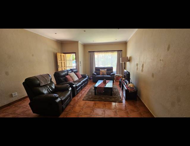 3 BEDROOM FREESTANDING FOR SALE IN CASHAN